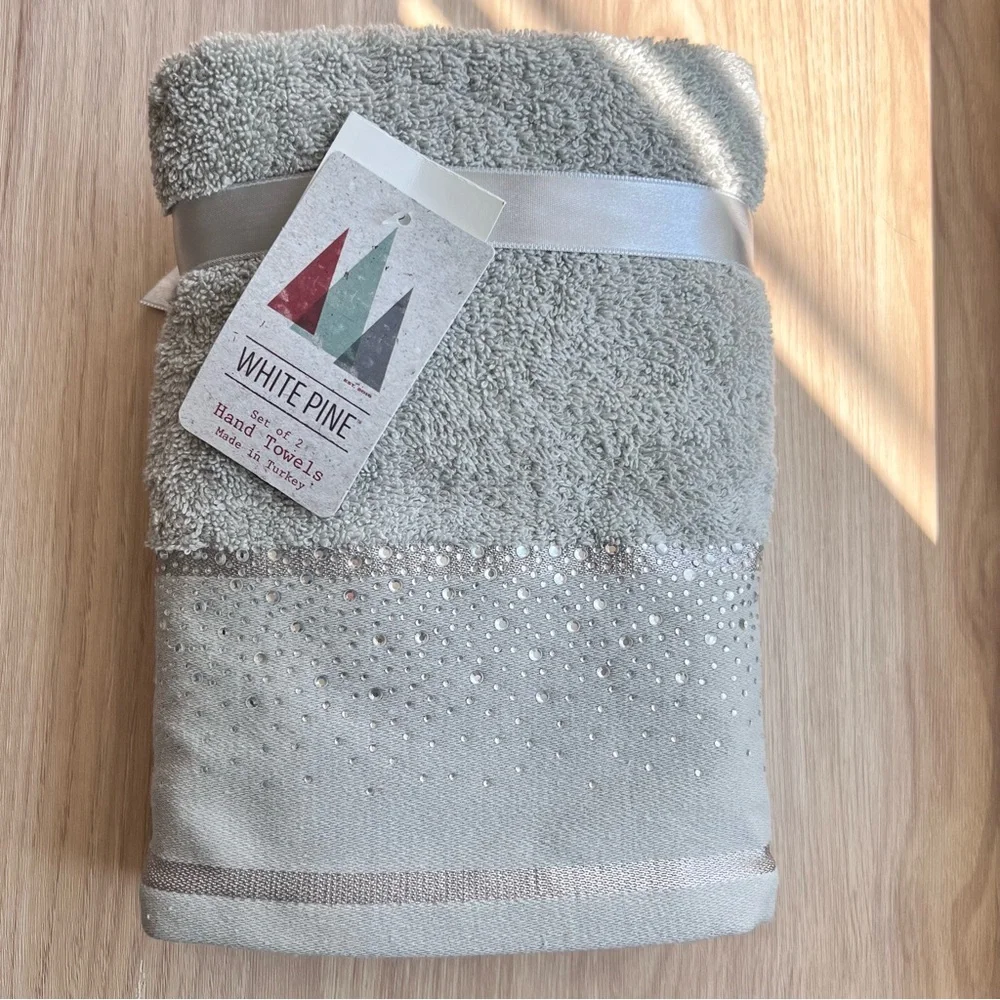 NWT❗️Elegant Gray Bath Hand Towel Set